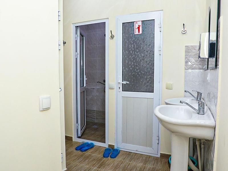 House De Moon Hostel Ташкент Екстериор снимка