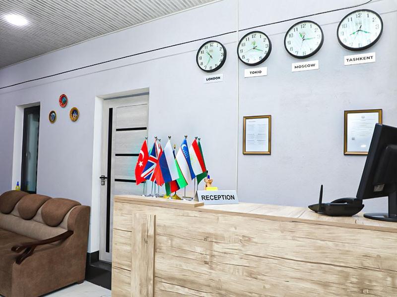 House De Moon Hostel Ташкент Екстериор снимка